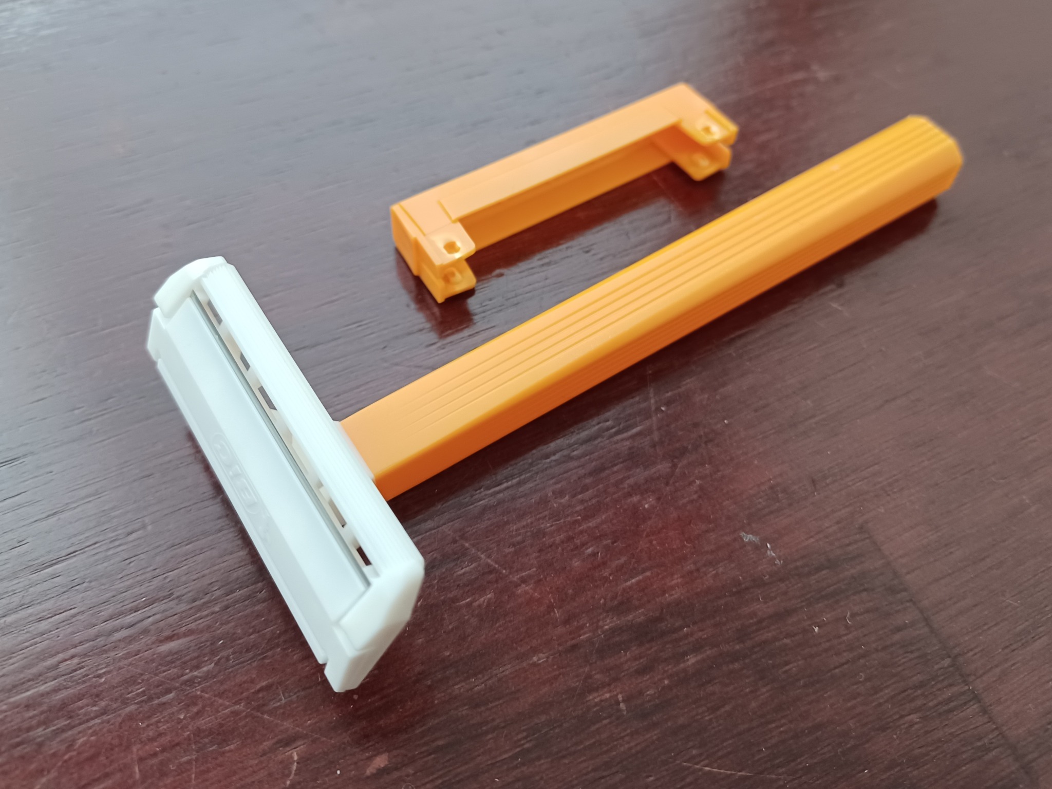 Disposable plastic razor