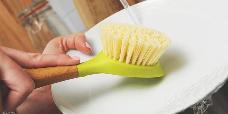 Full Circle Daily Dish Brush with Bamboo Handle and Recycled Plastic Bristles
