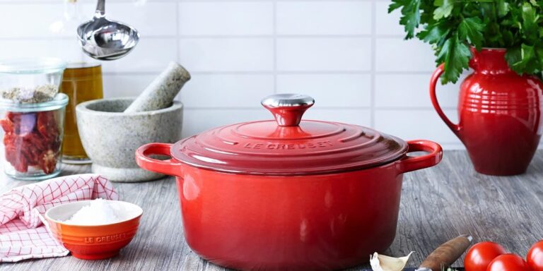 Le Creuset Signature Enameled Cast Iron Round Dutch Oven, 5.5 qt