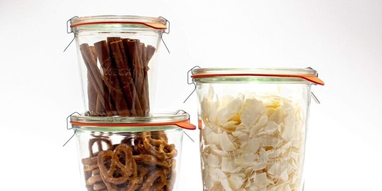Weck Mold Jar 743 with Glass Lid, Rubber Ring, and Steel Clamps (3/4 liter)