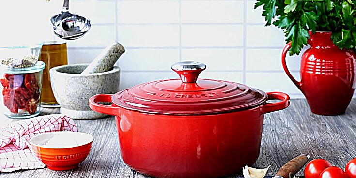 Le Creuset Signature Enameled Cast Iron Round Dutch Oven, 5.5 qt