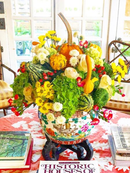 Thanksgiving center pieces with flowers and gourds.