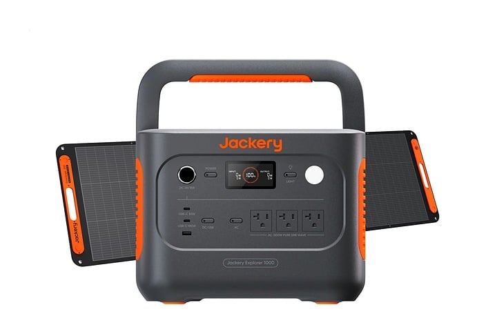Jackery Explorer 1000 v2 portable power station with SolarSaga 200W solar panel